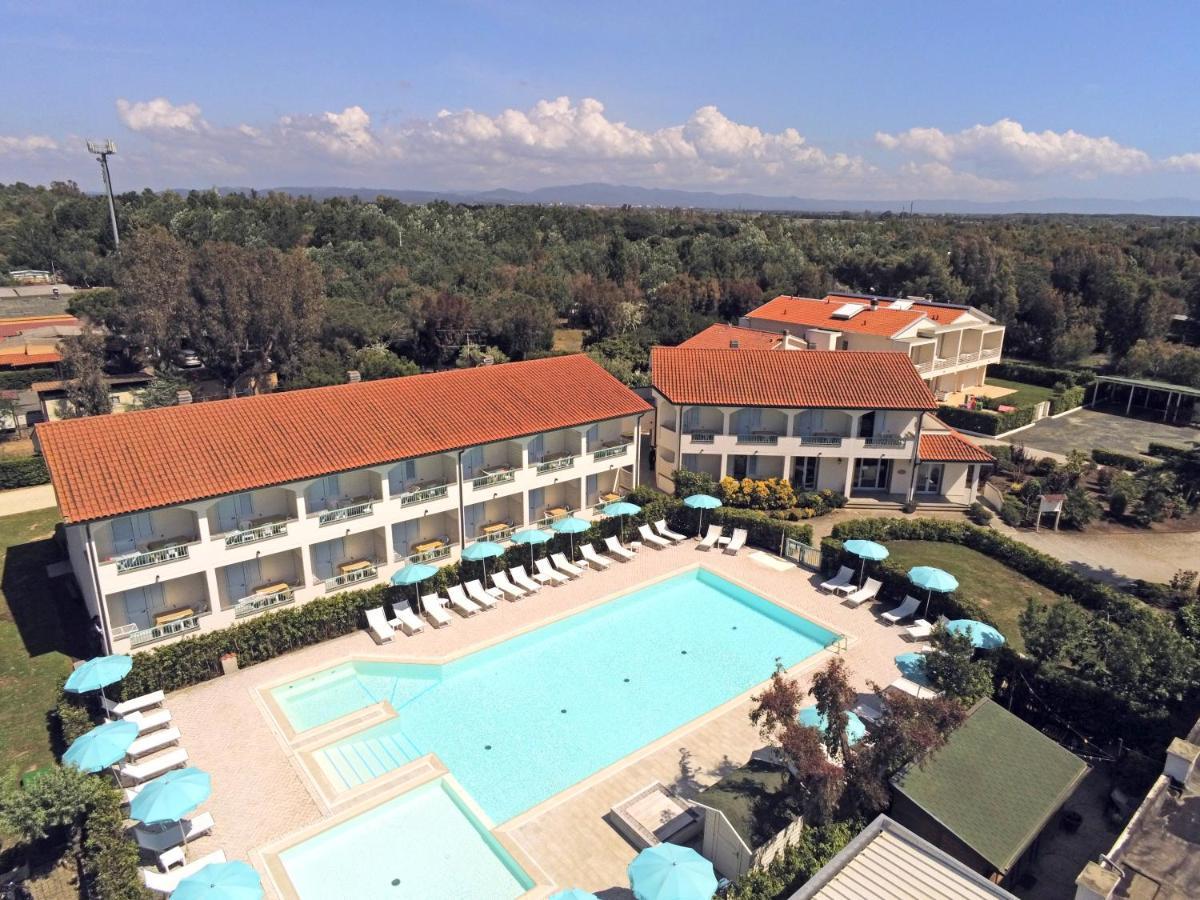 Apartments In Residence In Vada With Swimming Pool 450 Meters From The Sea Buitenkant foto